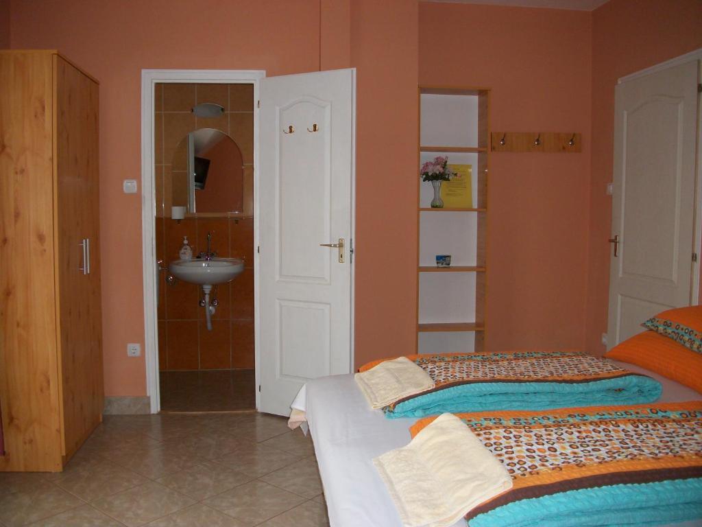 Éden Vendégház Miskolc Habitación foto